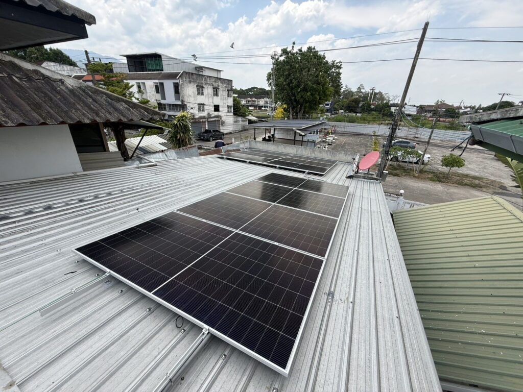 แผงโซล่าเซลล์ระบบ Ongrid ติดตั้งบนหลังคา A One Accounting