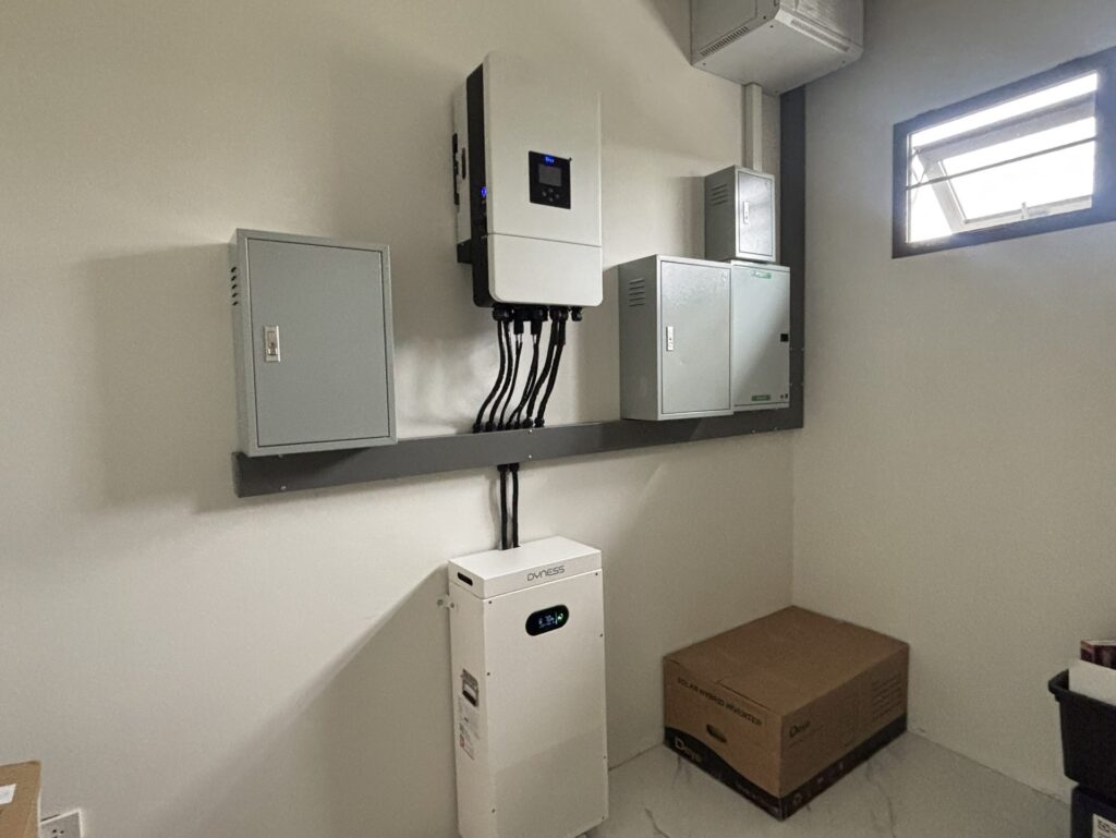 อินเวอร์เตอร์ Deye และแบตเตอรี่ 16 kWh บ้านคุณกมลทิพย์