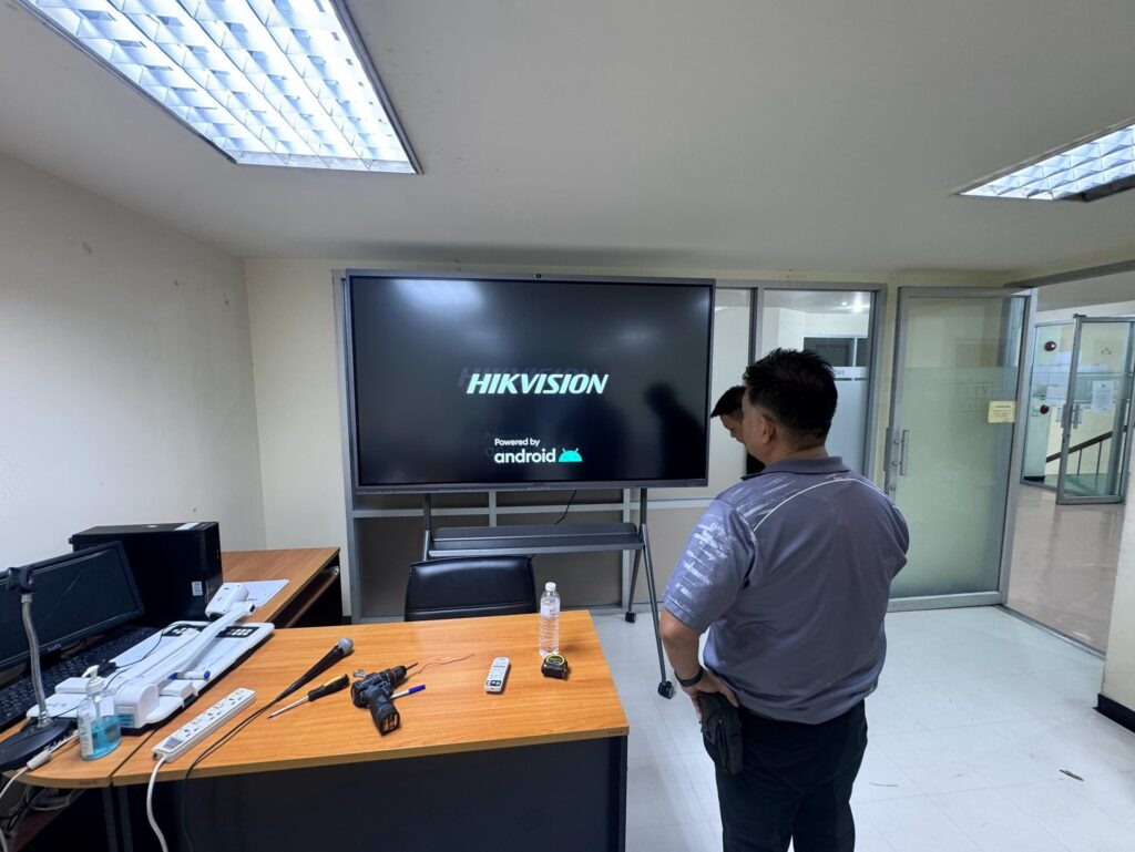 เปิดใช้งานจอ Hikvision Interactive ที่ KMUTNB