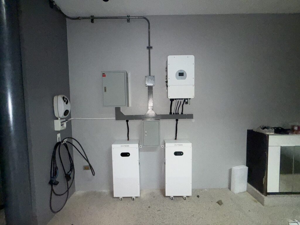 อินเวอร์เตอร์ Deye และแบตเตอรี่ 32 kWh บ้านคุณวรงค์