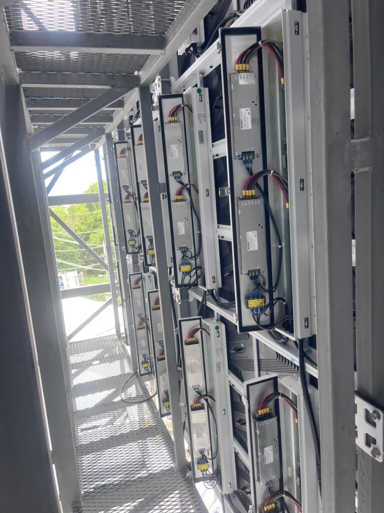 ระบบไฟฟ้าและตู้ควบคุมด้านหลังจอ LED Outdoor โรงพยาบาลเชียงใหม่ราม 2