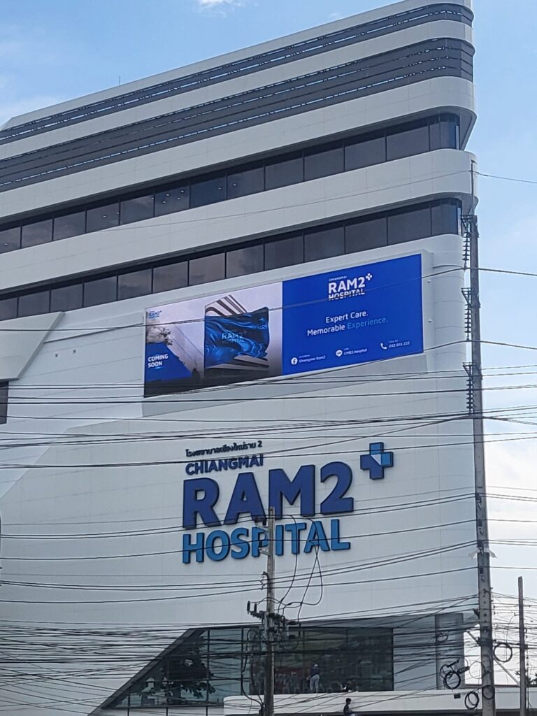 จอ LED Outdoor P5 โรงพยาบาลเชียงใหม่ราม 2 แสดงผลจริงหลังติดตั้งเสร็จ