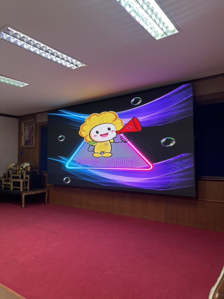 จอ LED Indoor แสดงภาพในห้องประชุมเทศบาลบ้านกลาง ลำพูน