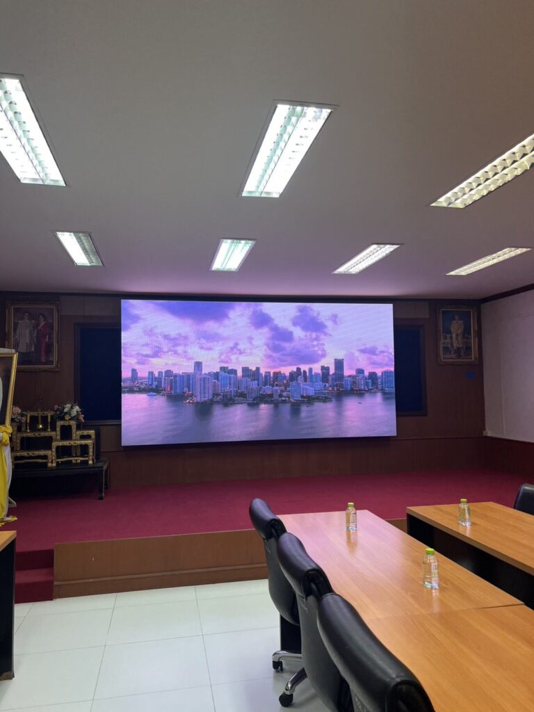 จอ LED Indoor P1.8 ในห้องประชุมเทศบาลบ้านกลาง จังหวัดลำพูน