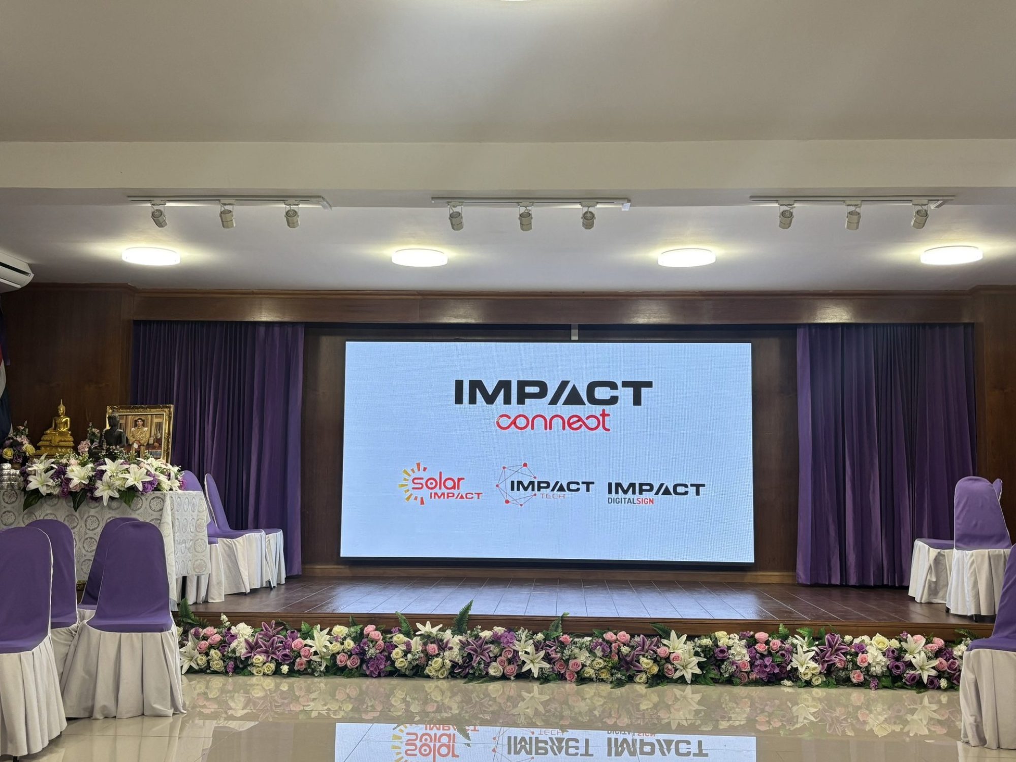 จอ LED Indoor P2.5 บนเวทีห้องประชุม โรงเรียนสารภี